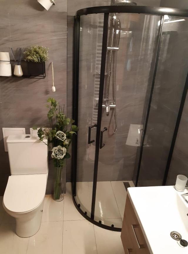 Family Apartments Доновали Екстериор снимка