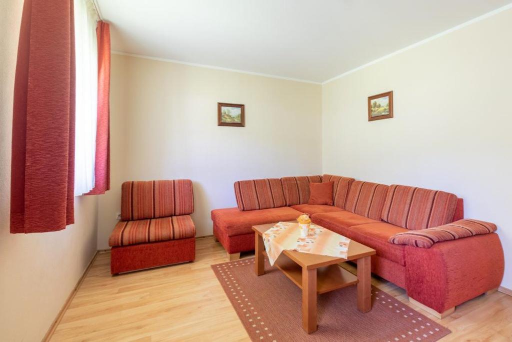 Family Apartments Доновали Екстериор снимка