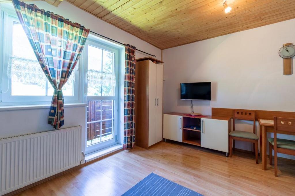Family Apartments Доновали Екстериор снимка